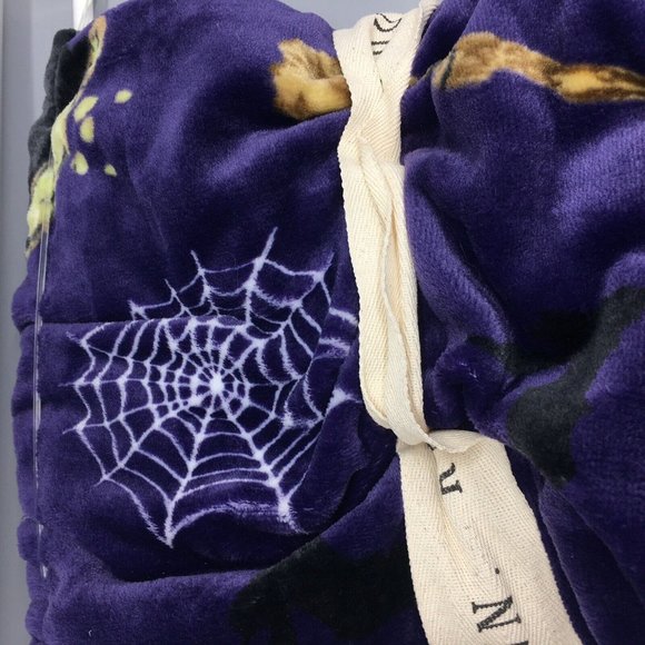 Rae Dunn Halloween BUBBLE BUBBLE TOIL & TROUBLE Throw Blanket Witch Cauldron Web - Picture 7 of 8